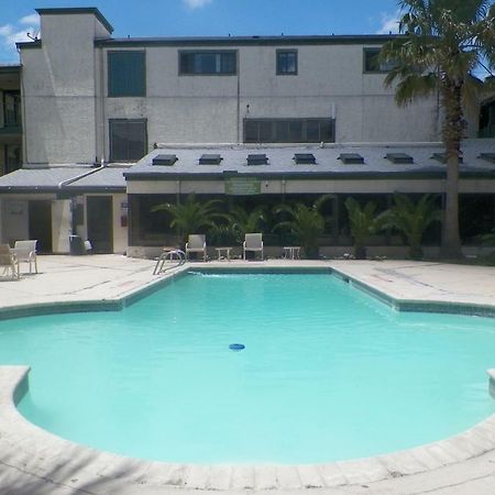 Amerihome Inn & Suites Houston Airport North Esterno foto